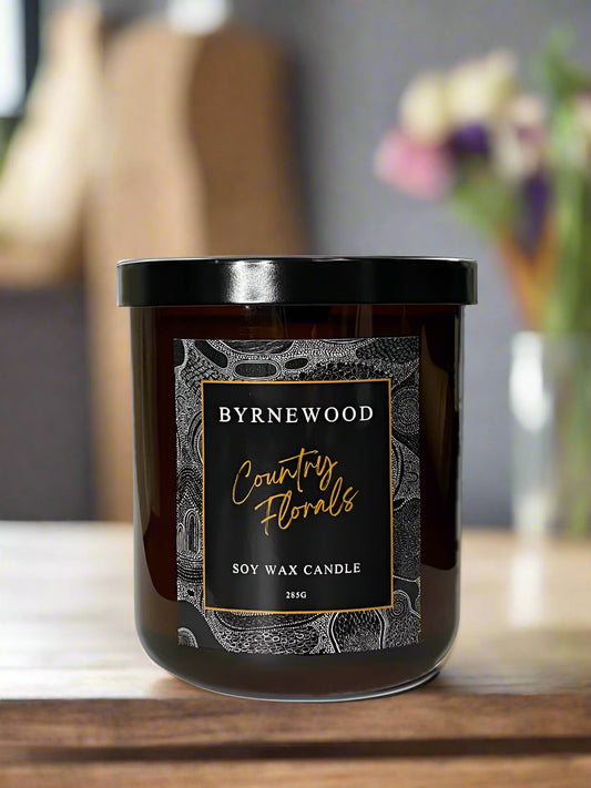 Byrnewood Country Florals handcrafted scented soy wax candle with a wood wick, poured into a large 285g luxury glass vessel – made on the Gold Coast, Australia for an eco-friendly, clean-burning, and beautifully fragranced experience.